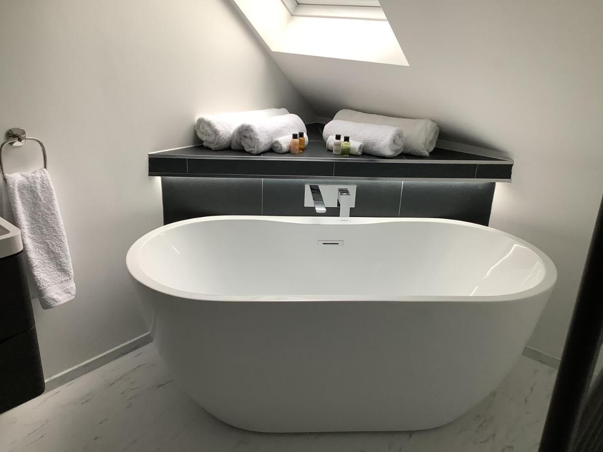 Little London Bed & Breakfast And Glamping Pod Hotel Abercraf ภายนอก รูปภาพ