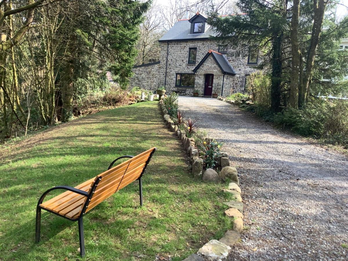 Little London Bed & Breakfast And Glamping Pod Hotel Abercraf ภายนอก รูปภาพ