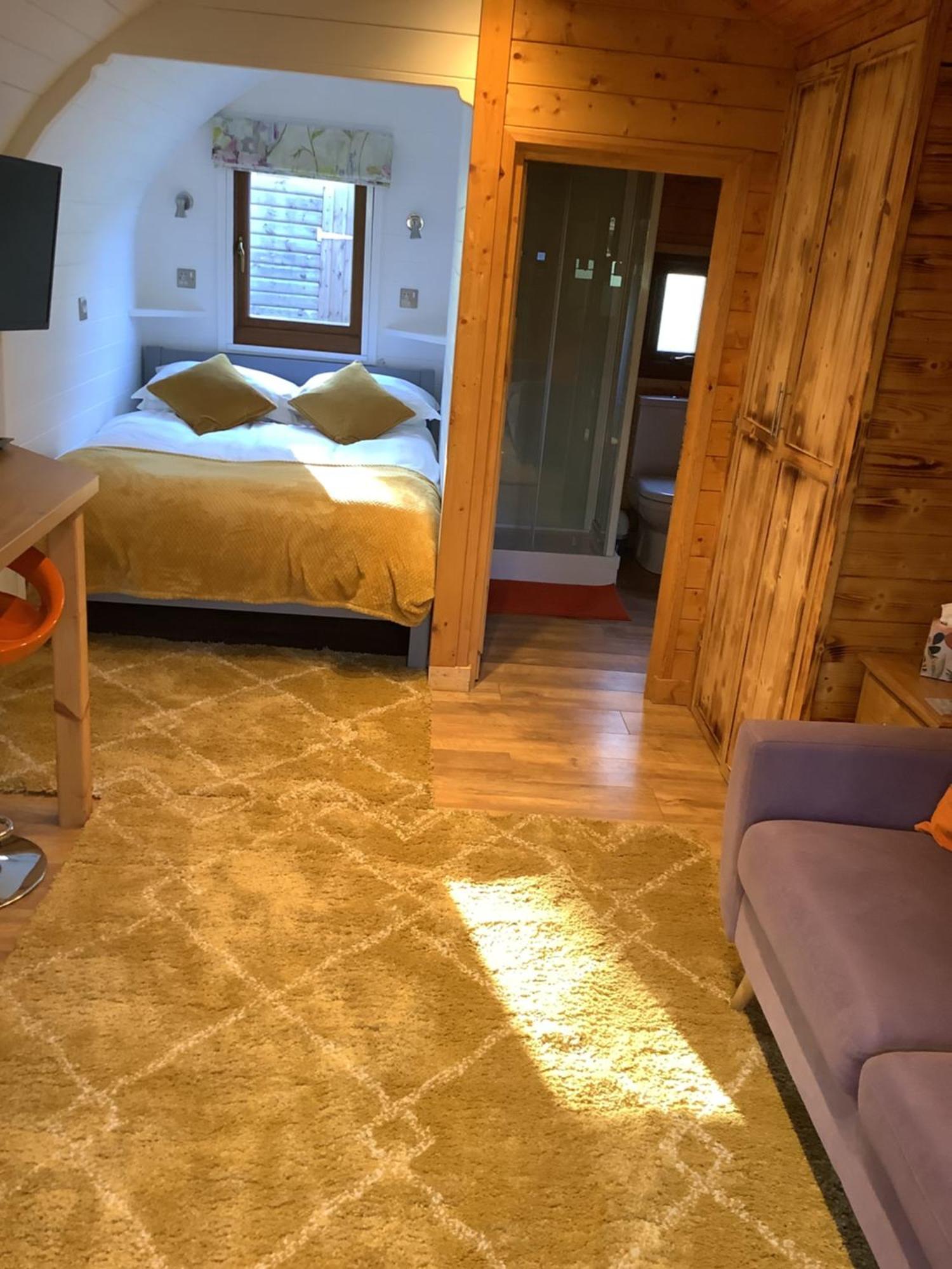 Little London Bed & Breakfast And Glamping Pod Hotel Abercraf ภายนอก รูปภาพ