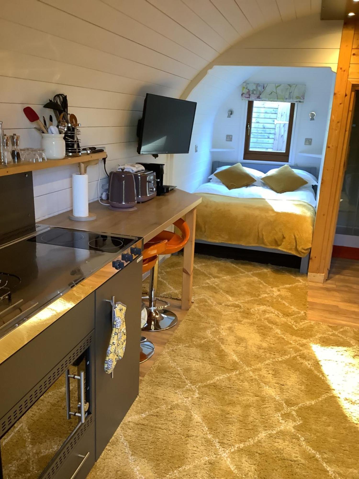 Little London Bed & Breakfast And Glamping Pod Hotel Abercraf ภายนอก รูปภาพ